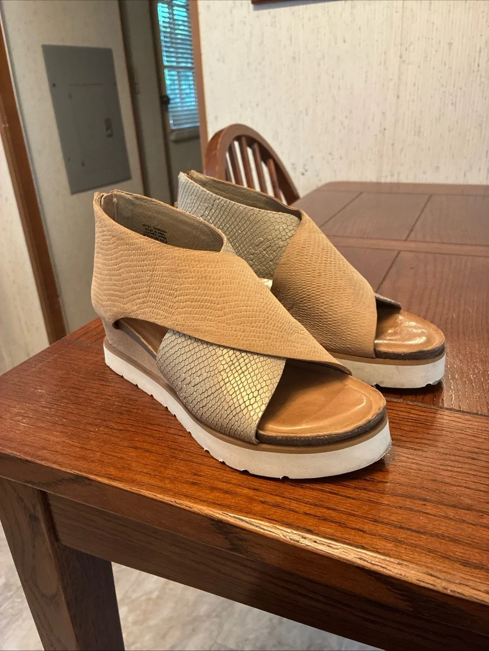 Diba True Gang Way Wedge Sandals Women’s 7M Criss Cross Strap Heel Zip